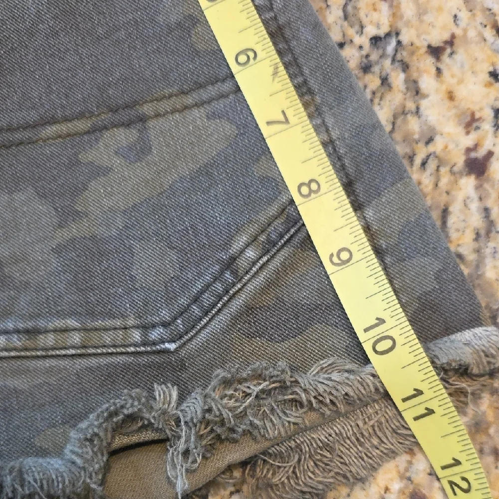 Free People We The Free Commander Camo Denim High Rise Raw Hem Shorts Size 25 - Picture 13 of 13